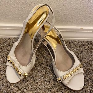 Micheal Kors cream and gold 2 1/2 - 3 inch heels